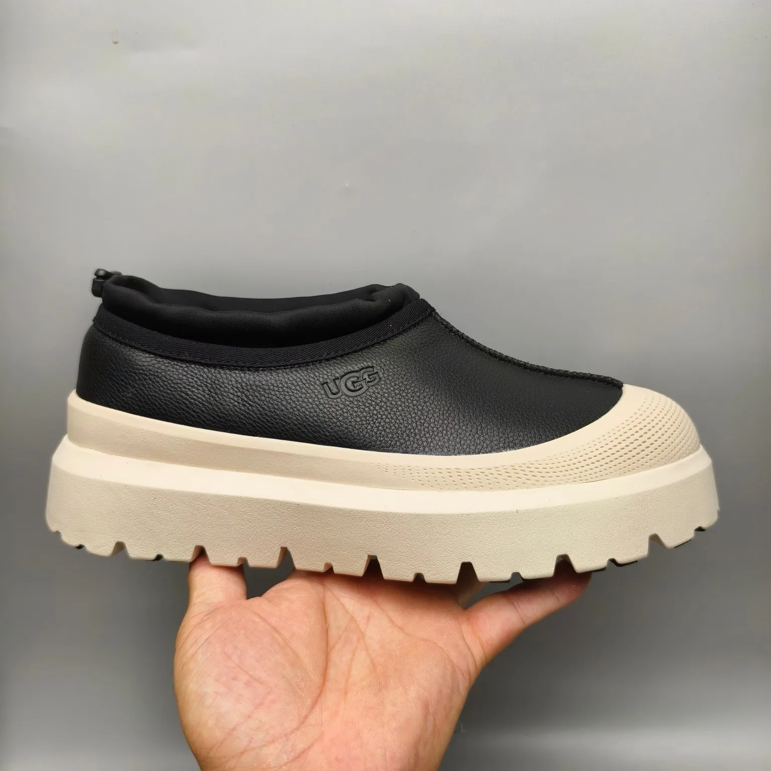 💰560 UGG sheepskin all-in-one snow boots 8351 Slip-on leather casual boots Color: White Black Size: 35-46